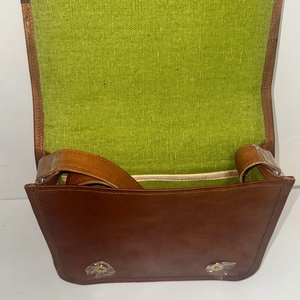 NEW Gorgeous Vintage Leather Messenger/Crossbody Bag